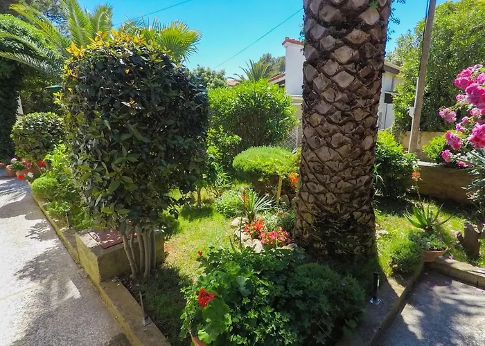 Apartment Apartments By The Sea Artatore, Losinj - 8020 Cunski