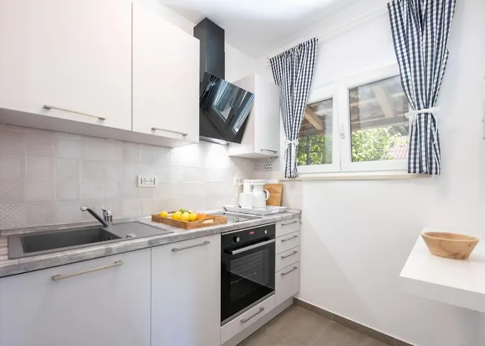Apartments By The Sea Artatore, Losinj - 8020 Cunski